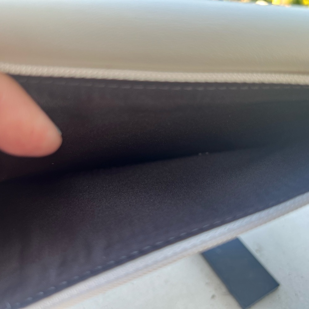 Vintage Coach White Leather Wallet Sophisticated Design Y2K - Picture 7 of 16